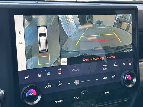 Used 2025 Lexus GX 550 w/ Accessory Package (2T) AWD/4WD image 18