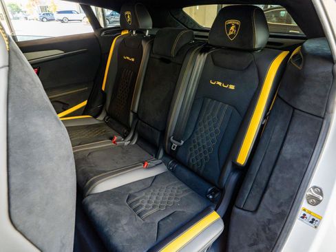 Used 2024 Lamborghini Urus Performante AWD/4WD image 30