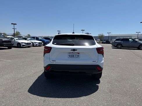 Used 2025 Chevrolet Trax RS w/ Sunroof Package FWD image 6