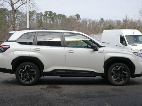 Used 2025 Subaru Forester Limited image 10