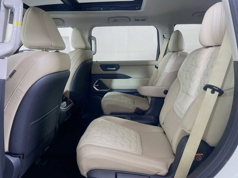 New 2026 Nissan Armada Platinum image 5