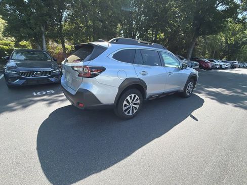 Used 2023 Subaru Outback Premium image 12