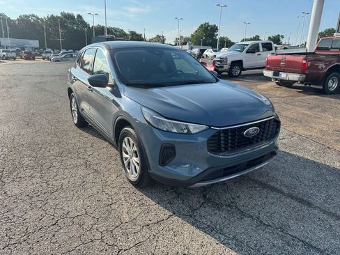 Used 2023 Ford Escape Active w/ Tech Pack #2 AWD/4WD image 1