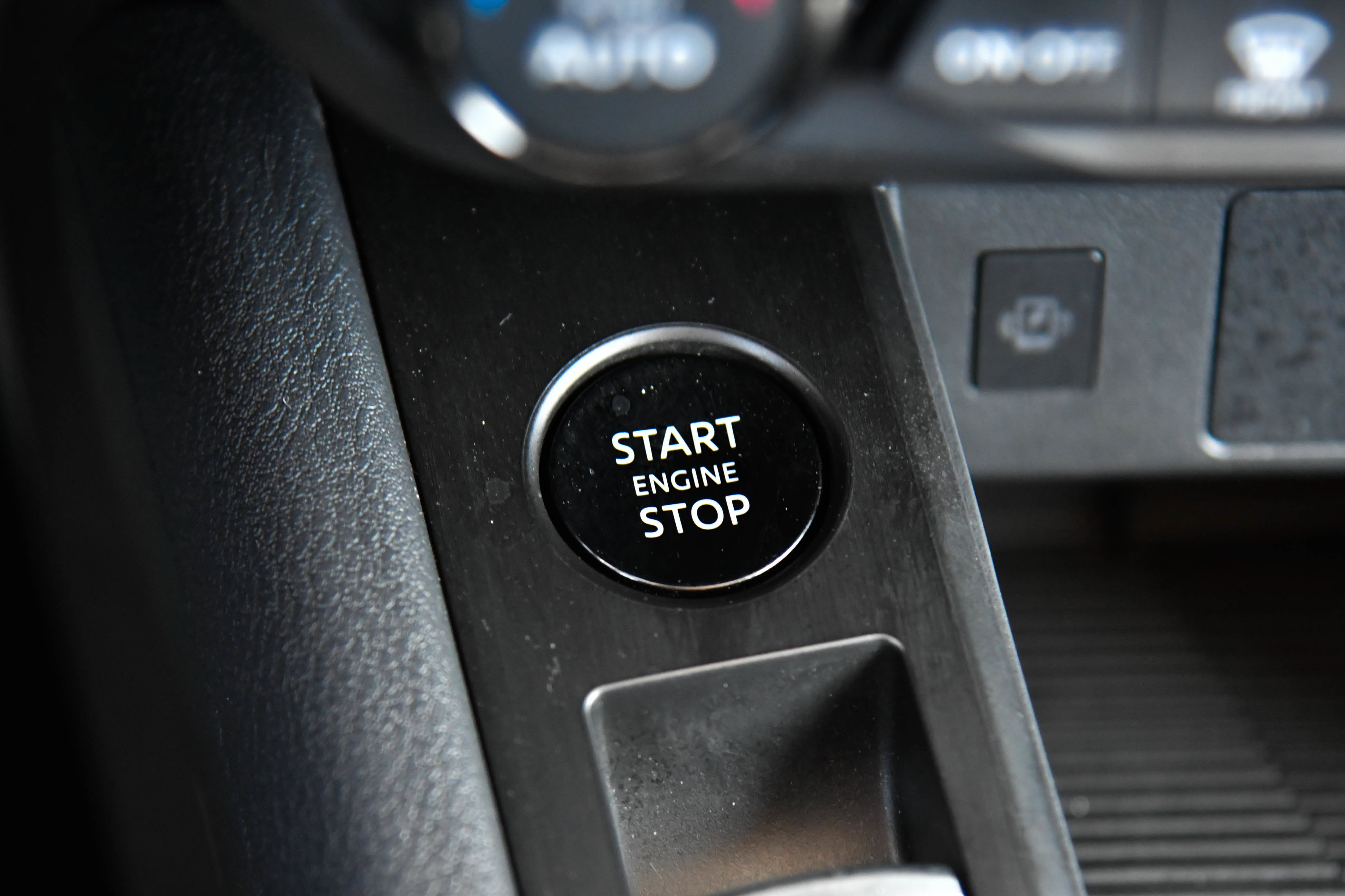 Used 2026 Nissan Kicks SV FWD image 30