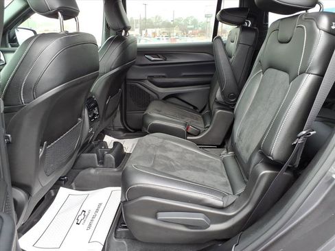 Used 2024 Jeep Grand Cherokee L Altitude image 24