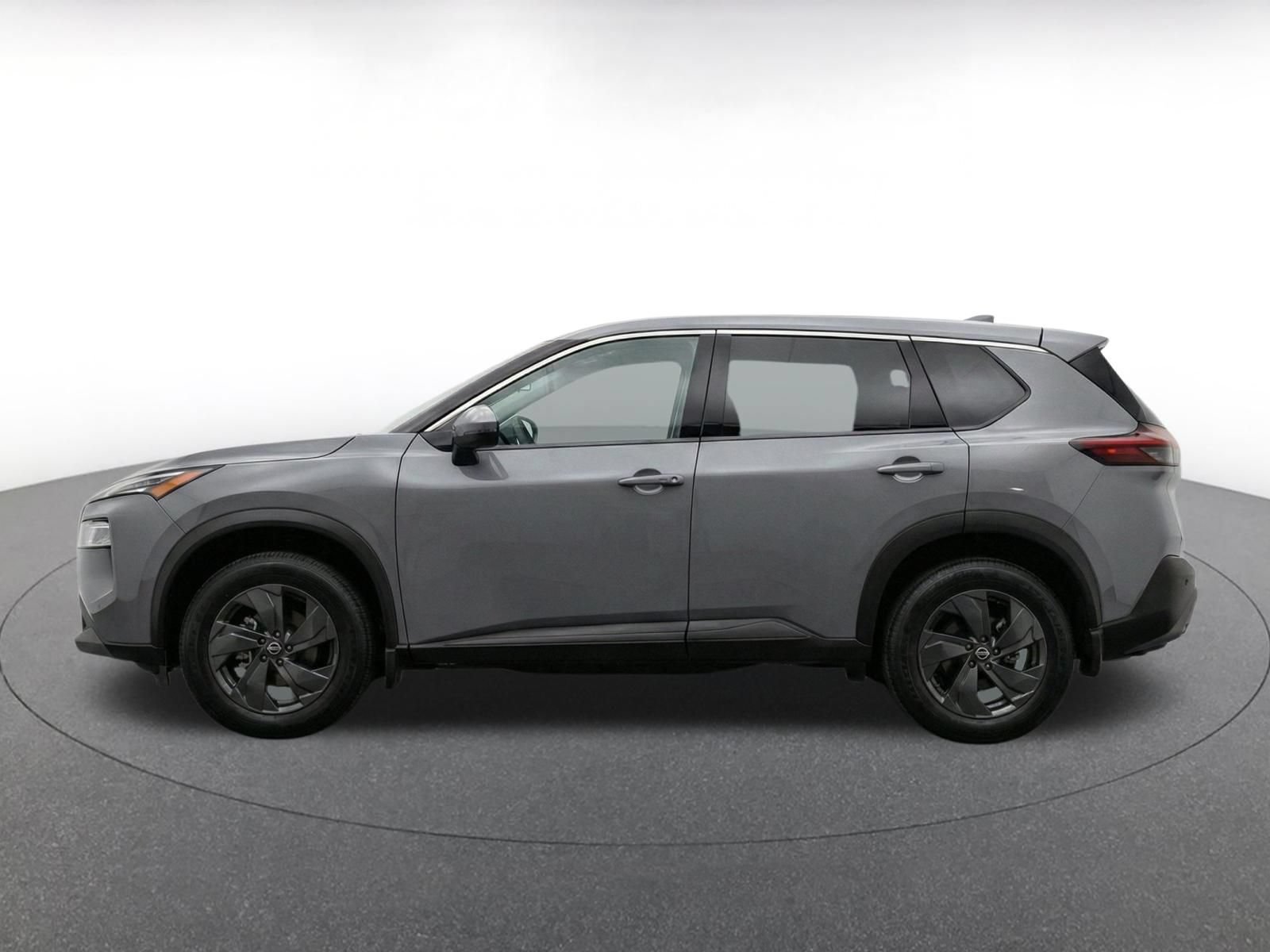 Used 2025 Nissan Rogue SV FWD image 4