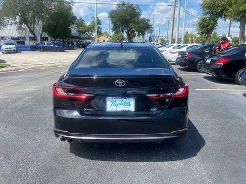 Used 2025 Toyota Camry SE FWD image 4
