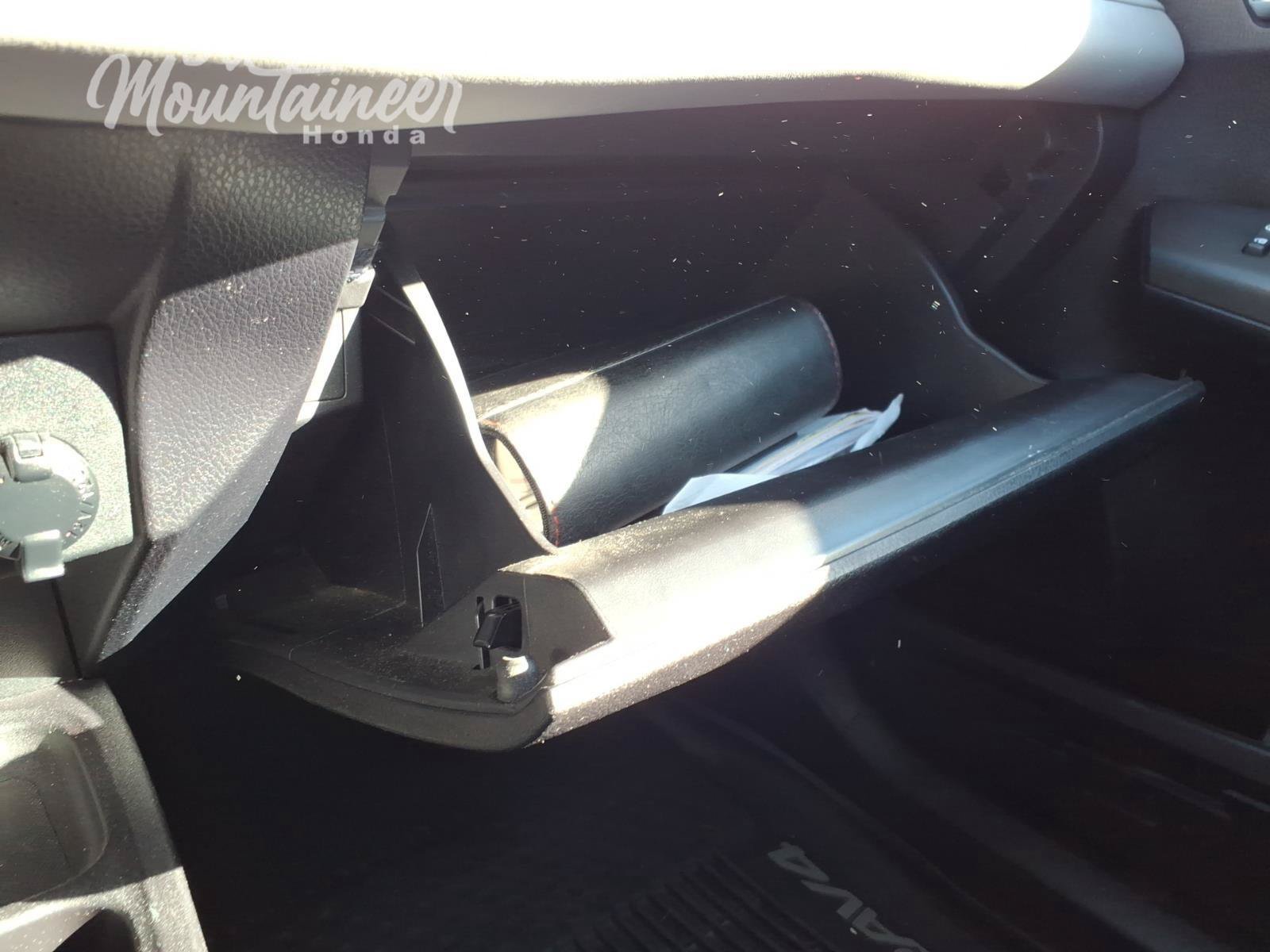 Used 2017 Toyota RAV4 XLE AWD/4WD image 41