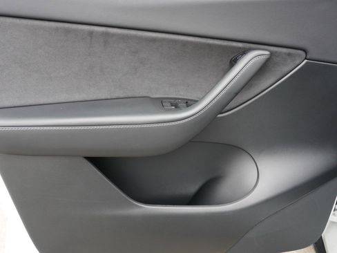 Used 2022 Tesla Model Y Performance image 19