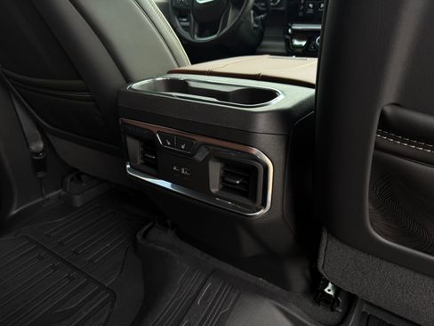 Used 2026 GMC Sierra 2500 Denali Ultimate w/ LPO, Black Badging Package AWD/4WD image 33