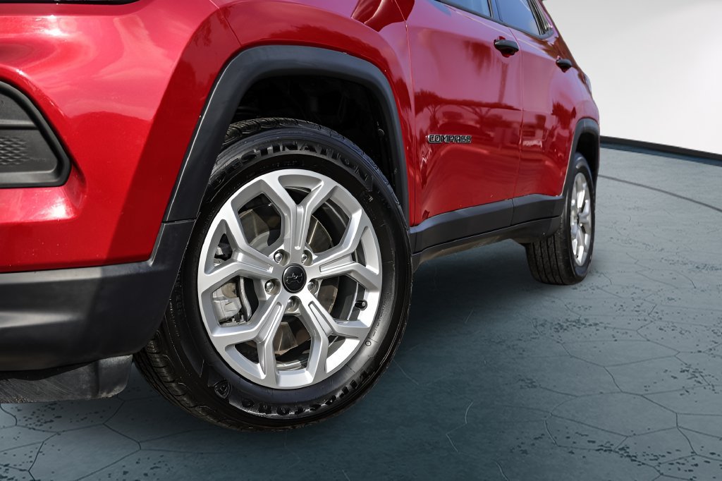 Used 2025 Jeep Compass Sport AWD/4WD image 3