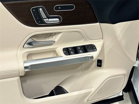 Certified 2025 Mercedes-Benz GLB 250 4MATIC image 17