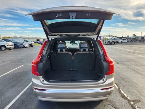 Used 2023 Volvo XC90 B6 Plus image 9