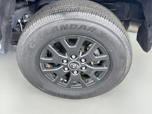 Certified 2025 Toyota 4Runner SR5 AWD/4WD image 31