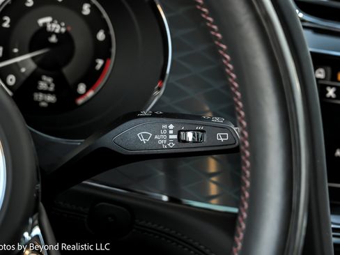 Used 2023 Bentley Bentayga image 43