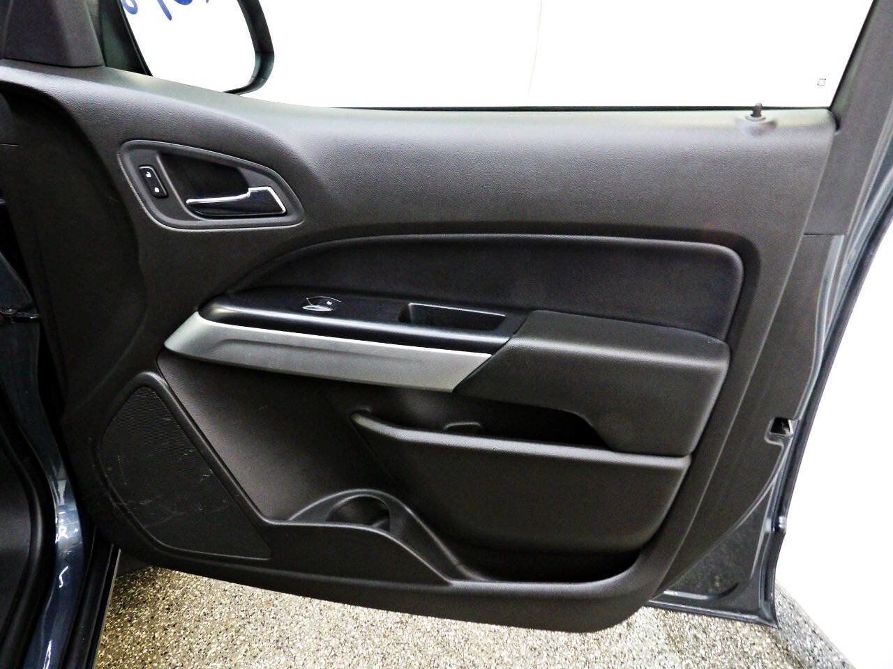 Used 2015 Chevrolet Colorado LT w/ LT Convenience Package AWD/4WD image 11