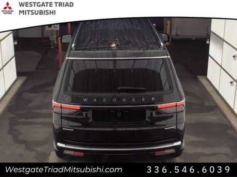 Used 2023 Jeep Wagoneer L Series II image 5