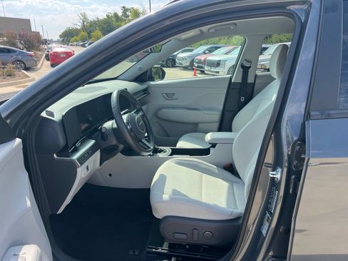 Used 2025 Hyundai Kona SEL FWD image 28
