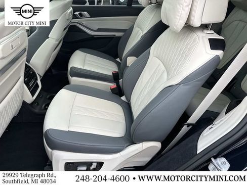 Used 2025 BMW X7 M60i AWD/4WD image 15