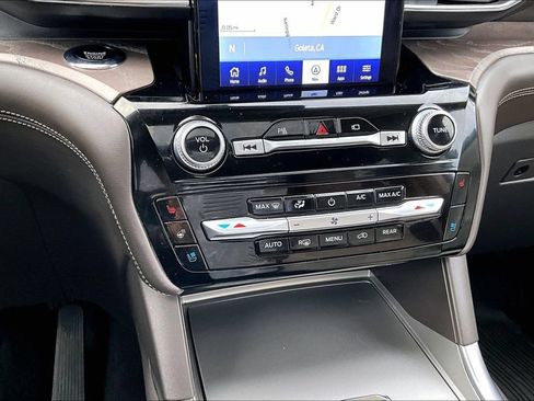Used 2023 Ford Explorer Platinum w/ Technology Package RWD image 15