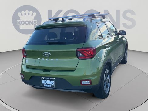 Used 2022 Hyundai Venue SEL FWD image 11