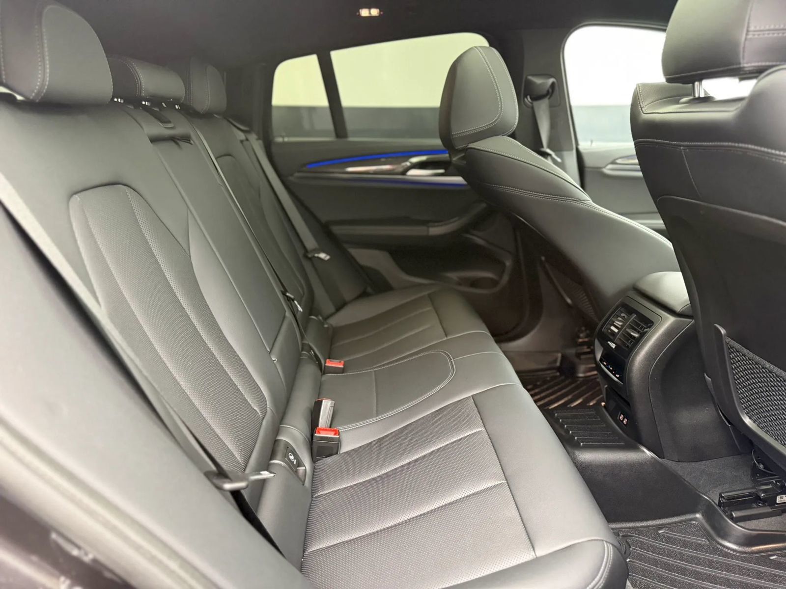 Used 2023 BMW X4 M40i AWD/4WD image 29