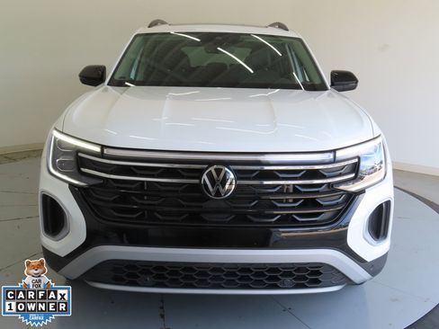 Used 2024 Volkswagen Atlas Peak Edition SE image 10