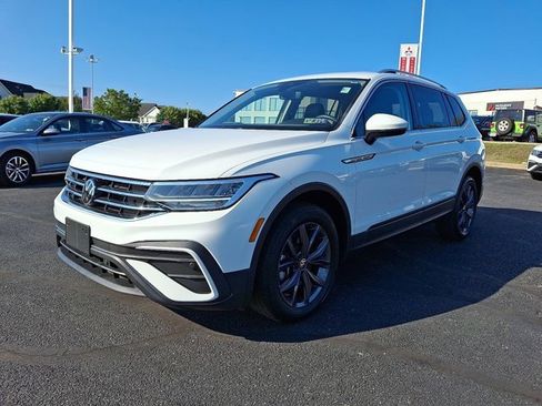Certified 2022 Volkswagen Tiguan SE image 3