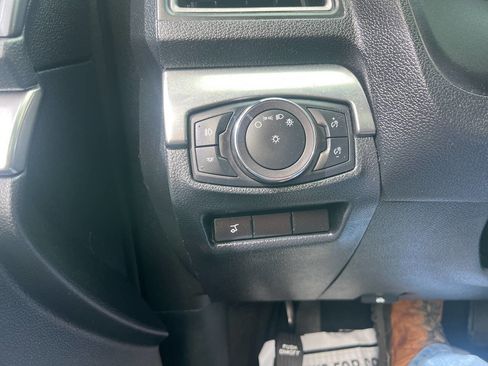 Used 2019 Ford Explorer XLT w/ Equipment Group 202A AWD/4WD image 26