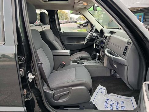 Used 2011 Jeep Liberty Renegade image 13