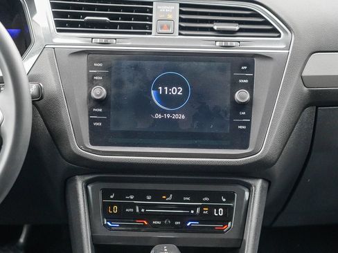 Certified 2023 Volkswagen Tiguan SE FWD image 13