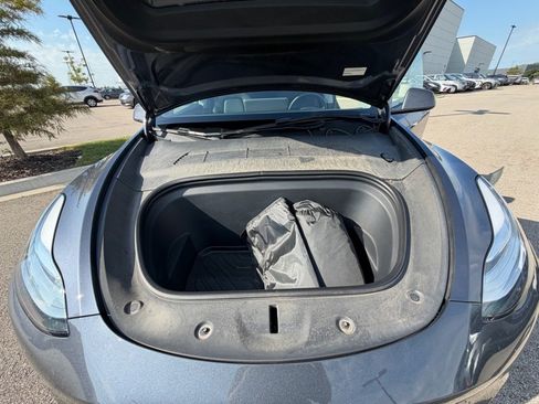 Used 2023 Tesla Model Y Long Range AWD/4WD image 3