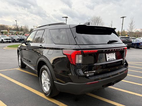 Used 2025 Ford Explorer Active AWD/4WD image 4
