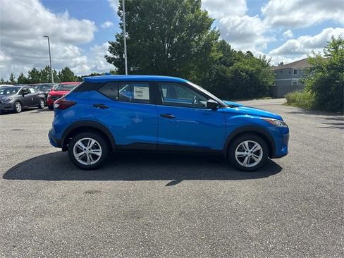 New 2025 Nissan Kicks Play S image 3