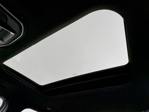 New 2025 Jeep Grand Cherokee Altitude image 21