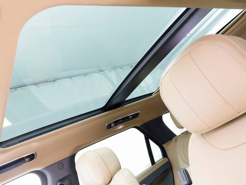 Used 2024 Land Rover Range Rover Sport SE image 13