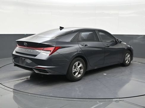Used 2021 Hyundai Elantra SE FWD image 5