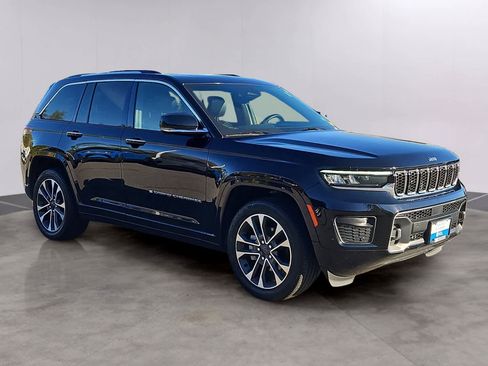 Used 2022 Jeep Grand Cherokee Overland w/ Luxury Tech Group IV image 3