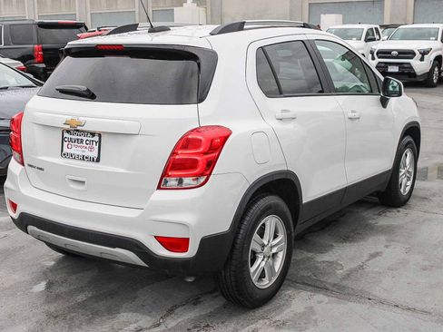 Used 2022 Chevrolet Trax LT w/ LT Convenience Package image 9