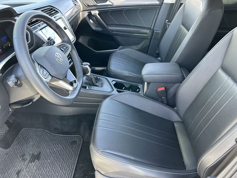 Used 2024 Volkswagen Tiguan SE FWD image 17