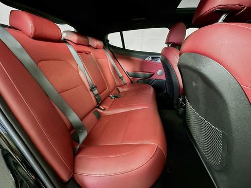 Used 2018 Kia Stinger GT1 image 33