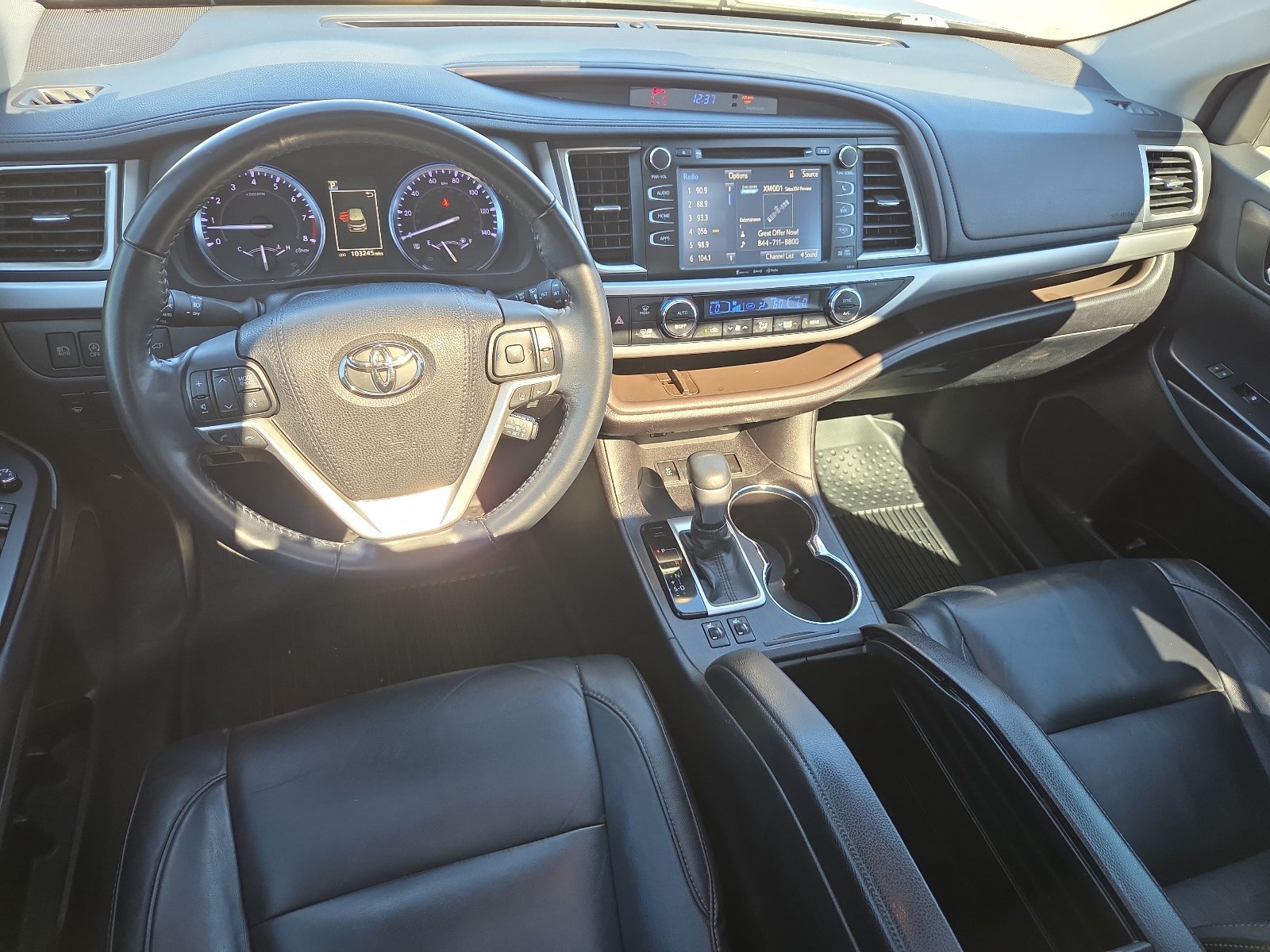 Used 2018 Toyota Highlander XLE FWD image 12