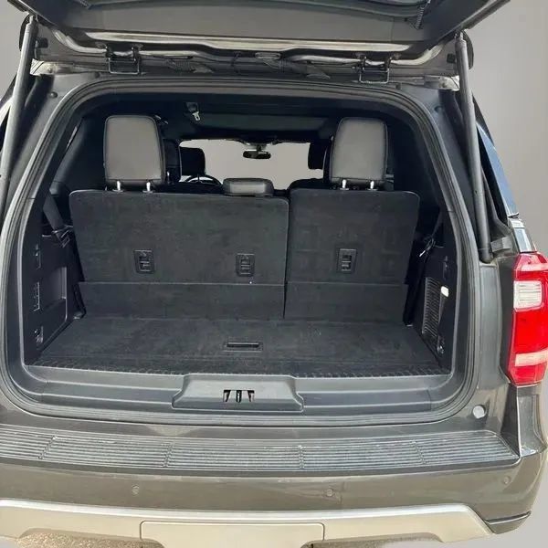 Used 2019 Ford Expedition XLT w/ Equipment Group 202A AWD/4WD image 29