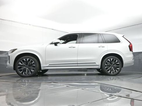 Used 2026 Volvo XC90 B6 Plus w/ Protection Package Premier image 37