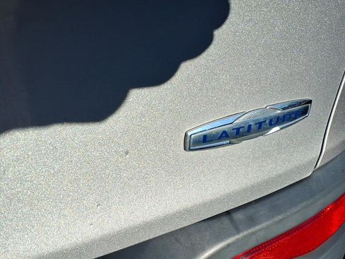 Used 2017 Jeep Cherokee Latitude image 12