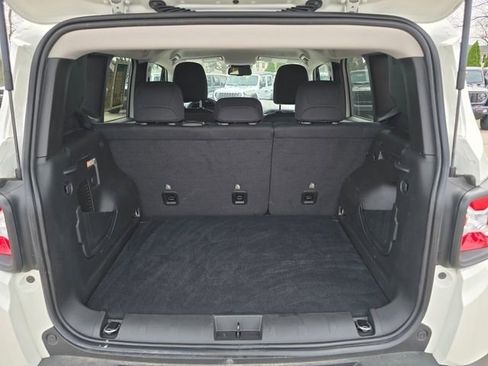 Used 2023 Jeep Renegade Latitude w/ Premium Group image 28