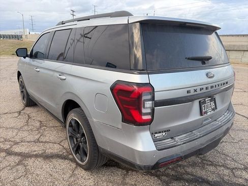 Used 2024 Ford Expedition Limited image 4
