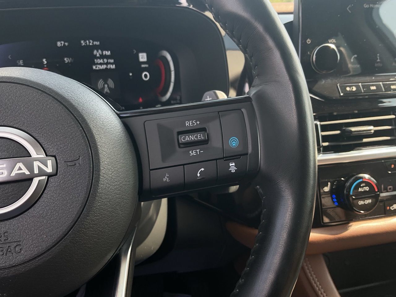 Used 2024 Nissan Pathfinder Platinum FWD image 35