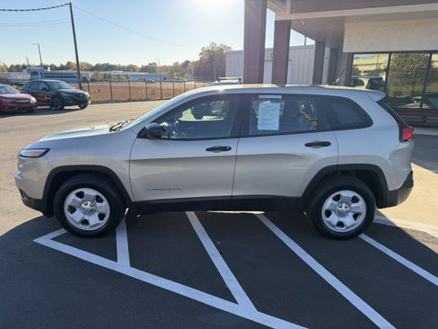 Used 2014 Jeep Cherokee Sport w/ Cold Weather Group image 3