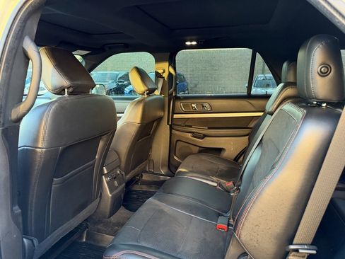 Used 2018 Ford Explorer XLT w/ Equipment Group 202A image 11